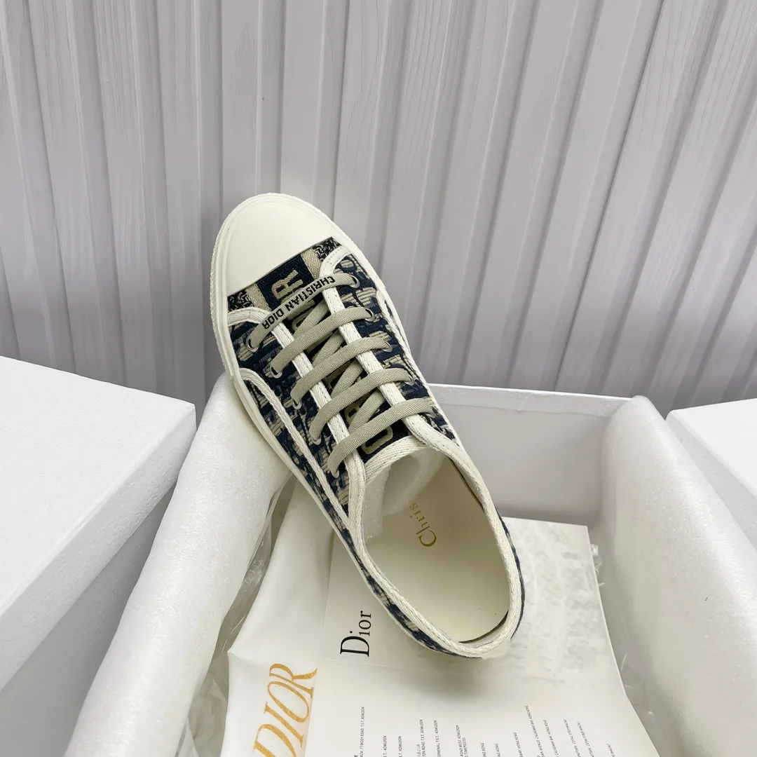 👟👟Ex-factory price 480👟👟 Women's Shoes Factory Ready-made high-quality Dior flat sneakers with fully embroidered iconic patterns👟👟 ♦️Top quality in the market🎗Hot model in foreign counters🎗Non-common imitation version in the market🎗🔳The fabric is made of Italian🇮🇹imported fabrics❗️Embroidered upper, original mold injection Logo frosted five-pointed star outsole🔳Inside imported lambskin + high elasticity injection molding mold Logo foam feet Code number: 35 to 42